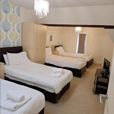 Comfortable Swindon Town Centre Apartments, Free Parking, Sleeps Up To 8 Kültér fotó