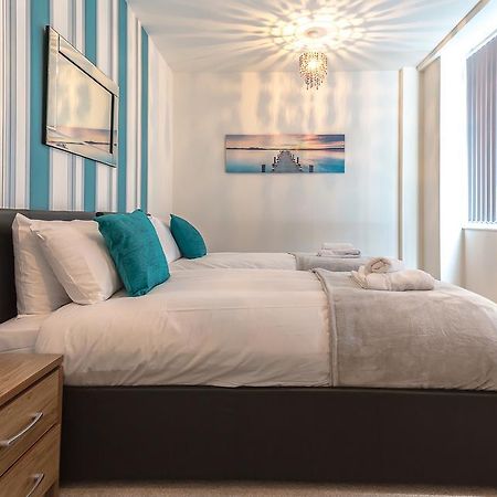 Comfortable Swindon Town Centre Apartments, Free Parking, Sleeps Up To 8 Kültér fotó