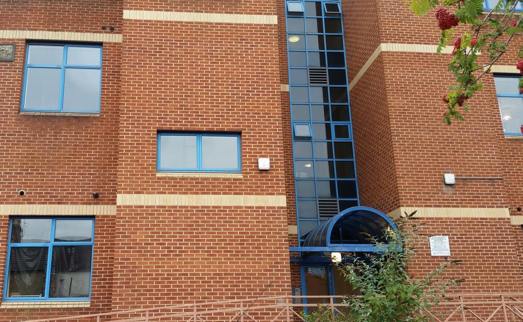 Comfortable Swindon Town Centre Apartments, Free Parking, Sleeps Up To 8 Szoba fotó