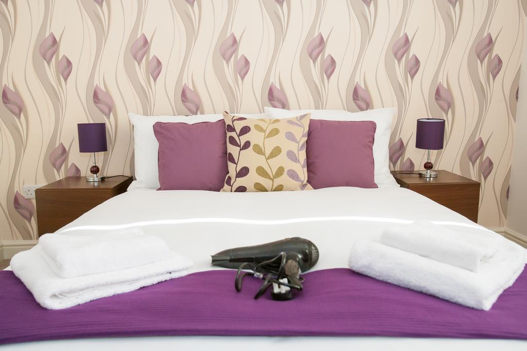 Comfortable Swindon Town Centre Apartments, Free Parking, Sleeps Up To 8 Szoba fotó
