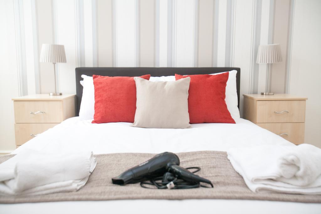 Comfortable Swindon Town Centre Apartments, Free Parking, Sleeps Up To 8 Kültér fotó