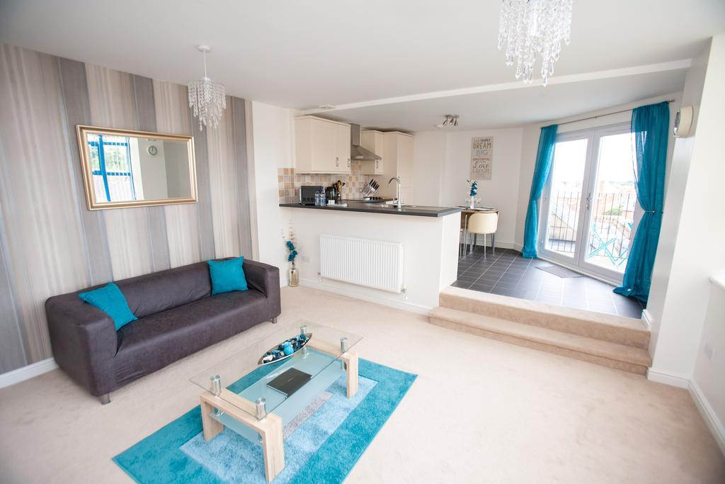Comfortable Swindon Town Centre Apartments, Free Parking, Sleeps Up To 8 Kültér fotó