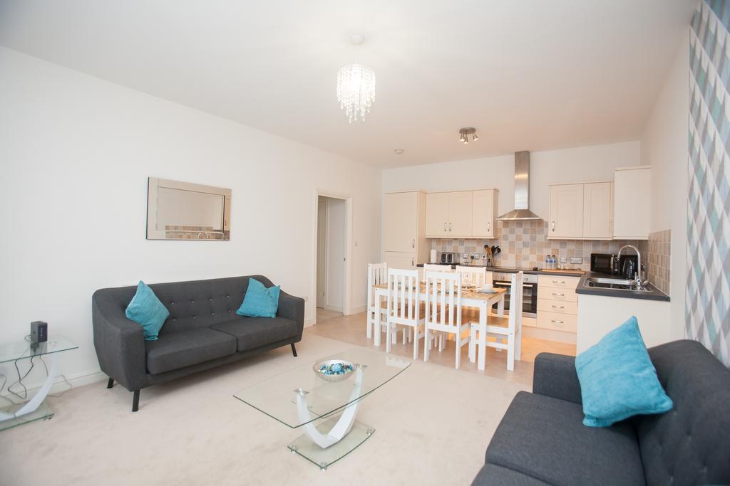 Comfortable Swindon Town Centre Apartments, Free Parking, Sleeps Up To 8 Kültér fotó