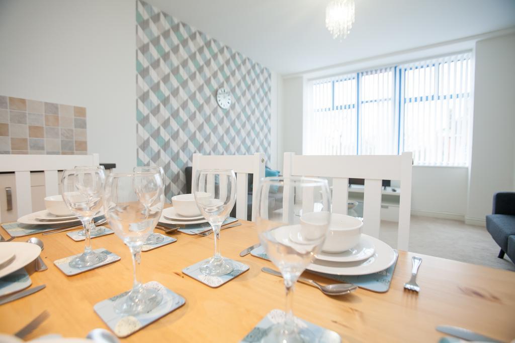 Comfortable Swindon Town Centre Apartments, Free Parking, Sleeps Up To 8 Kültér fotó