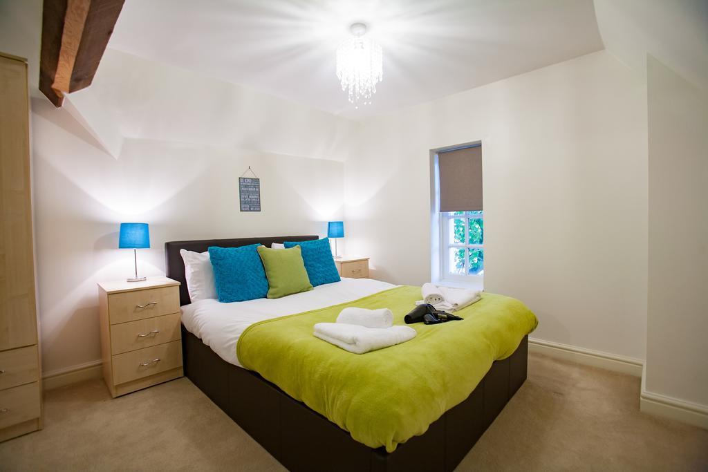 Comfortable Swindon Town Centre Apartments, Free Parking, Sleeps Up To 8 Kültér fotó
