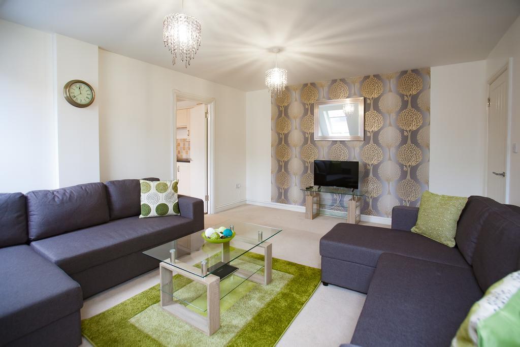 Comfortable Swindon Town Centre Apartments, Free Parking, Sleeps Up To 8 Kültér fotó