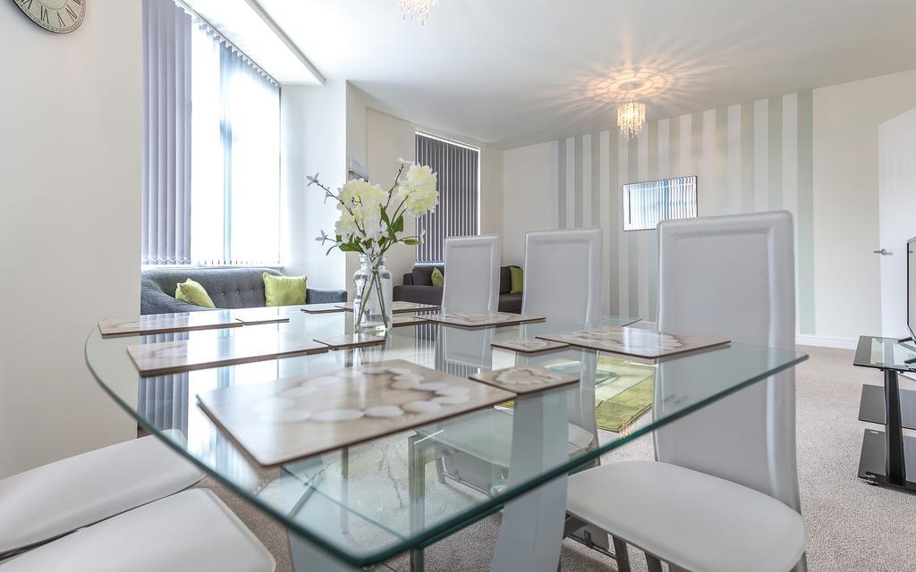 Comfortable Swindon Town Centre Apartments, Free Parking, Sleeps Up To 8 Kültér fotó
