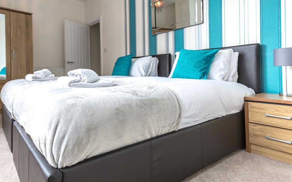 Comfortable Swindon Town Centre Apartments, Free Parking, Sleeps Up To 8 Kültér fotó