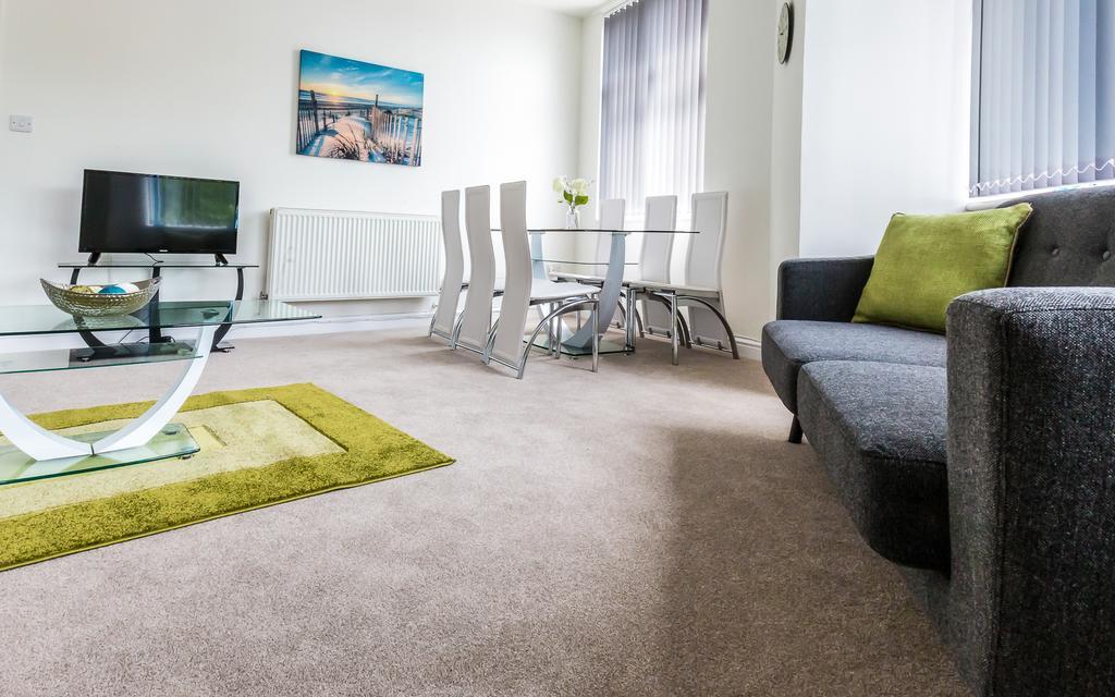 Comfortable Swindon Town Centre Apartments, Free Parking, Sleeps Up To 8 Kültér fotó