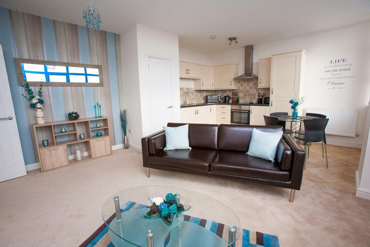 Comfortable Swindon Town Centre Apartments, Free Parking, Sleeps Up To 8 Kültér fotó
